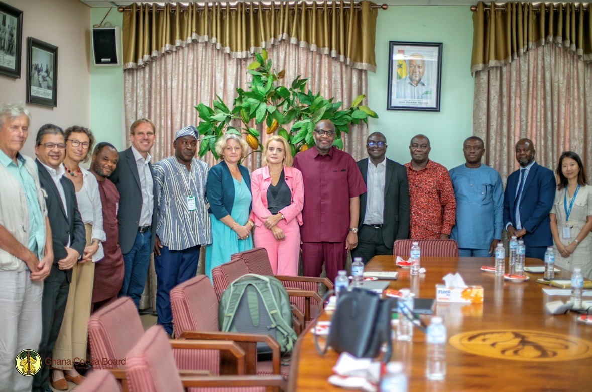 SwissEmbAccra's tweet photo. COCOBOD, SWISSCO &amp; @SwissAmbAccra concluded their 4th Joint Committee Meeting in Accra, highlighting progress in income studies, agroforestry, disease control &amp; child labour monitoring. A KOA Impact visit showcased innovative solutions boosting farmer incomes. https://t.co/UQZ3FgNrbm