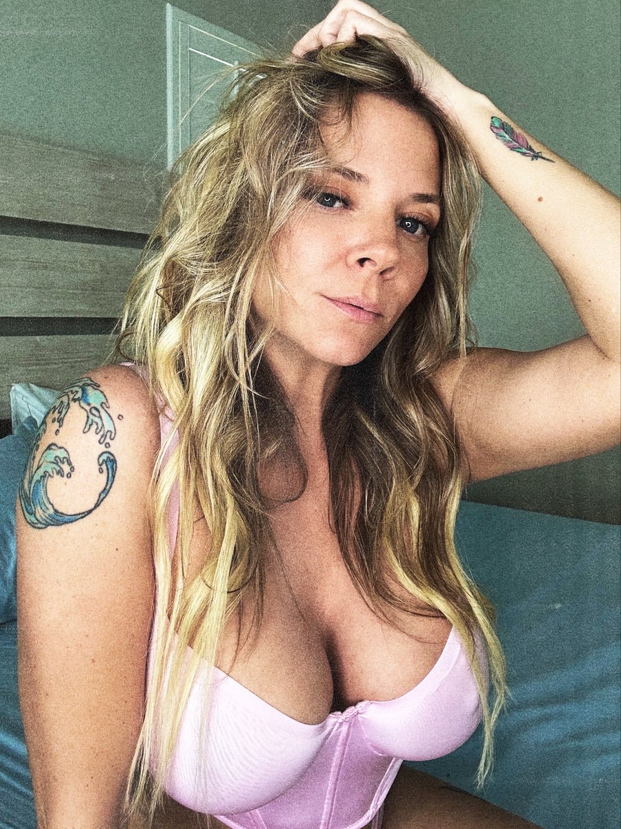 trisberrybliss tweet media