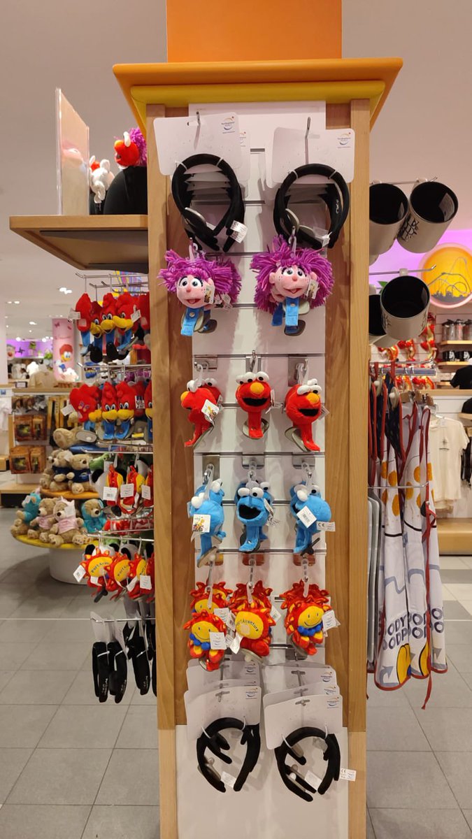 MomentosPAW's tweet photo. Llegan las diademas personalizadas a PortAventura World! Un complemento muy divertido para cuando visitas el parque! 100% personalizable!  Solo tienes que comprar las bolas que más te gusten y combinarlas! https://t.co/eeZR7lLyoH