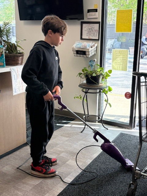 AbbeyJBolton's tweet image. Proud of the Davey Student Council for giving back to the community! 🙌 Volunteering at Kent Social Services and making a real difference. #CommunityService #DaveyDragons #GiveBack #WeAreResponsible @KentSchools