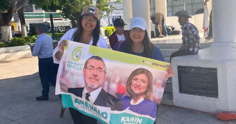 ElMatutinoGT's tweet photo. Fotografía de las hermanas Marroquin Castro, promoviendo al partido Semilla en el 2023. https://t.co/KQrT7hbHNg