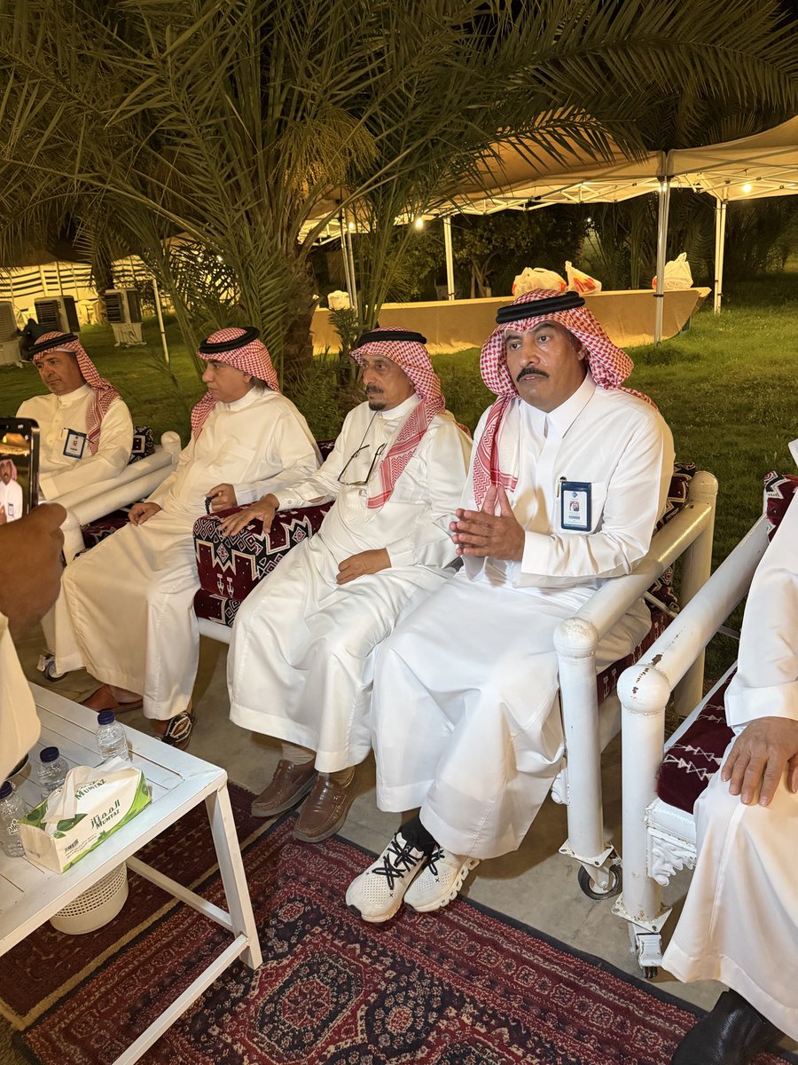 zamanalkharj's tweet photo. #زمن_الخرج_الجميل
#اعلاميون_سعوديون
وسط حفاوة استقبال وكرم ضيافة استضاف الأستاذمحمدبن سيف السبيعي صاحب منتدى محمدبن سيف الثقافي مجموعة من اعضاء جمعية إعلاميون 
في متنزه نفاه بالضبيعة
وكان اللقاء ثرياً بالحديث عن تاريخ اقليم الخرج وماتكتنزه من آثارذات عمق تاريخي
وتم تقديم درع الجمعية للأستاذ محمدالسبيعي
الذي شكرالجميع على تلبية الدعوة .