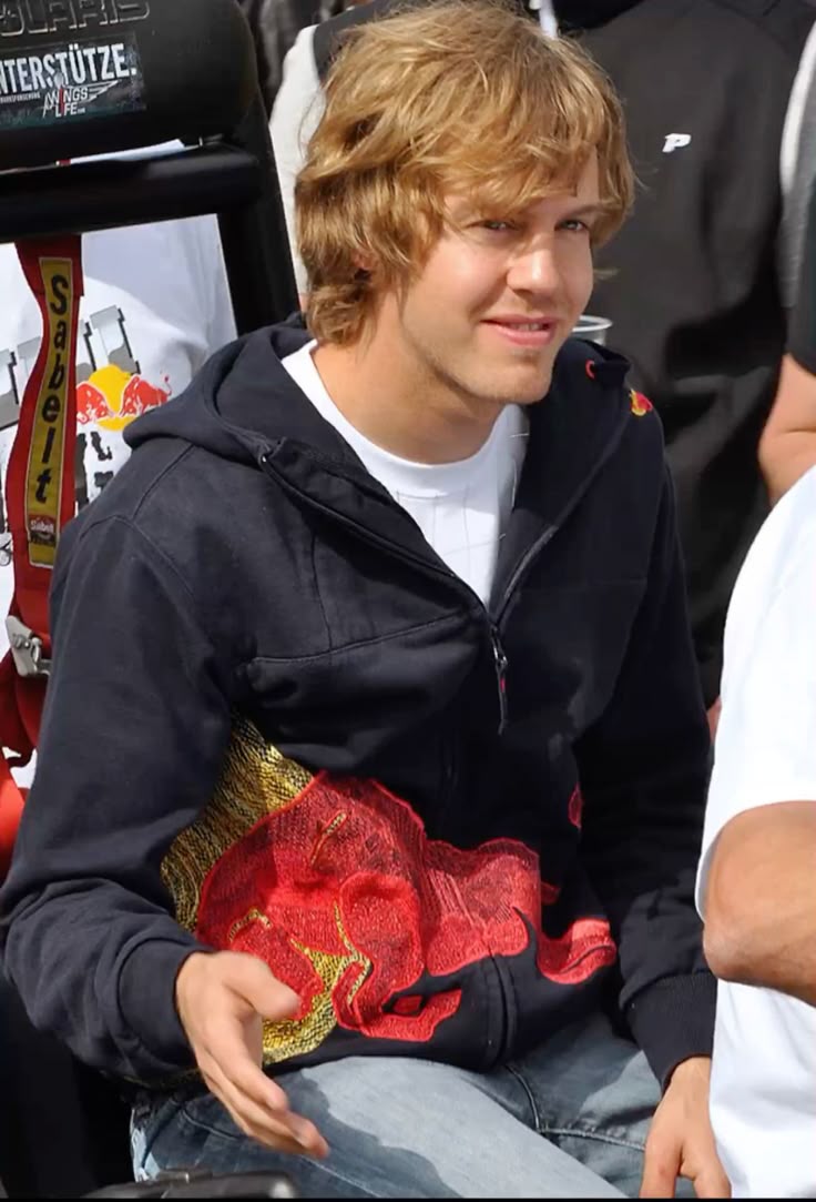 julie ☆ tweet media