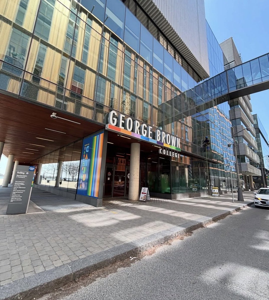 studyTDSB's tweet image. Campus tour @GBPolytech for our #internationalstudents @tdsb as part of our support for pathways planning, find out what’s right for them. Thanks to all who joined!