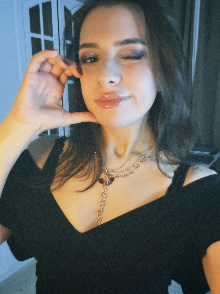 jinimuse152855's tweet image. i lost the battle with mi urges so here’s part 2 for today; who copied who i really do wonder 🤭😙🤪
#ssd #stayselcaday #straykids #스트레이키즈 #hyunjin #stay #현진