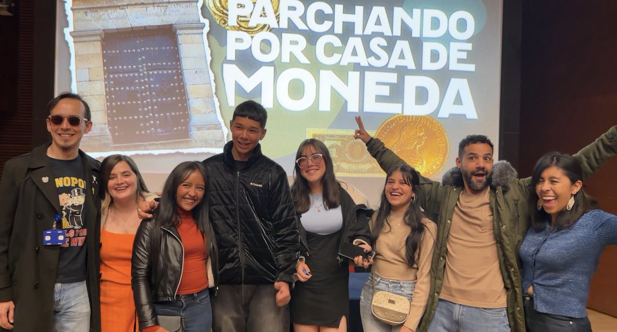 Educacionbogota's tweet photo. L@s jóvenes del podcast "Del amor y otros visajes" son los protagonistas de este gran trabajo audiovisual 🎙️

Con un lenguaje fresco y dinámico, narran la historia del dinero y nuestros tesoros patrimoniales, demostrando que el liderazgo estudiantil es el motor de la cultura en @Bogota.