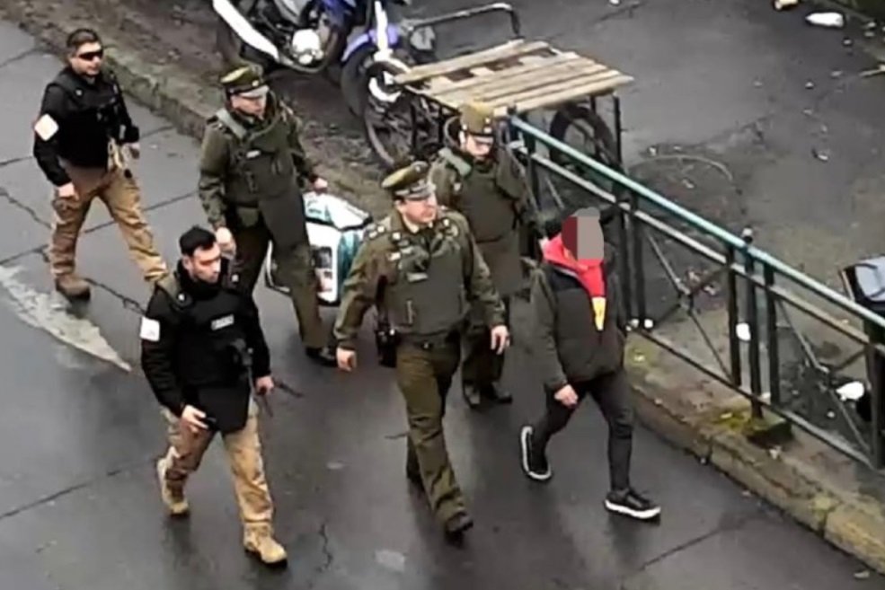 El desastre de la puerta giratoria: Delincuente de Temuco ya ha sido detenido 292 VECES gamba.cl/2026/04/puerta…