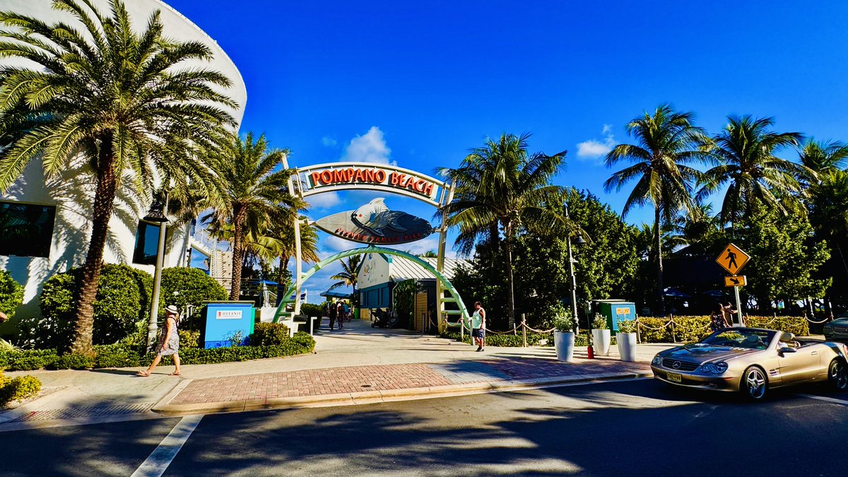 RolandaZephirin's tweet image. ☀️🌊 𝐒𝐮𝐧𝐬𝐡𝐢𝐧𝐞, 𝐒𝐞𝐚 𝐁𝐫𝐞𝐞𝐳𝐞𝐬 &amp;amp; 𝐄𝐧𝐝𝐥𝐞𝐬𝐬 𝐕𝐢𝐛𝐞𝐬  🌴🍦Escape to paradise at Pompano Beach Fishing Village — South Florida’s ultimate beachfront destination! Whether you're craving fresh #seafood, #boutique #shopping, a cozy coffee moment, and more!