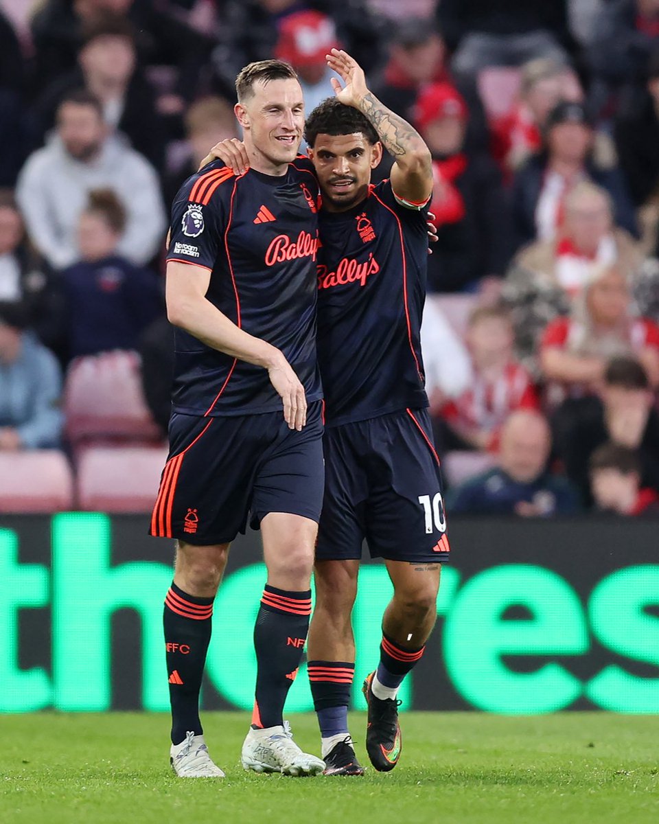 It’s FOUR goals in the first half for <a href="/NFFC/">Nottingham Forest</a> 🤯

⚽️ Hume (og) 17’
⚽️ Wood 31’
⚽️ Gibbs-White 34’
⚽️ Igor Jesus 37’