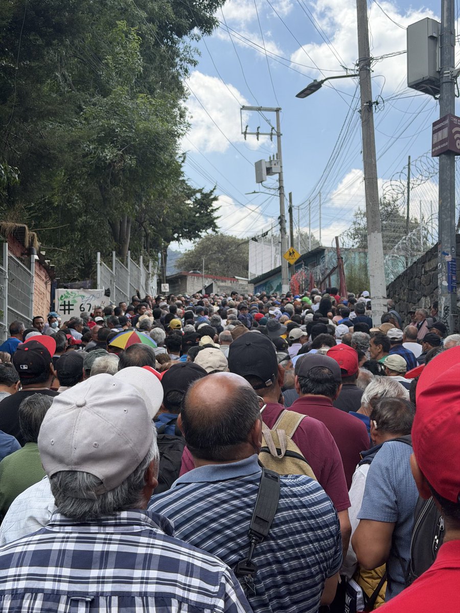 2e5astian's tweet photo. @OVIALCDMX Calle cerrada en Calle 10 de Junio y Av. San Jerónimo en la colonia. Nuevo Alto en la alcaldía Magdalena contreras @SSC_CDMX https://t.co/ixid1MnXP3