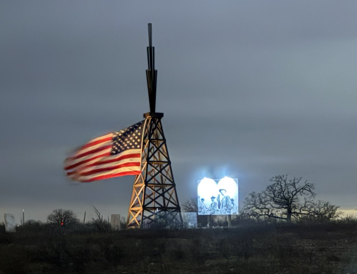 Mo Monuments tweet media