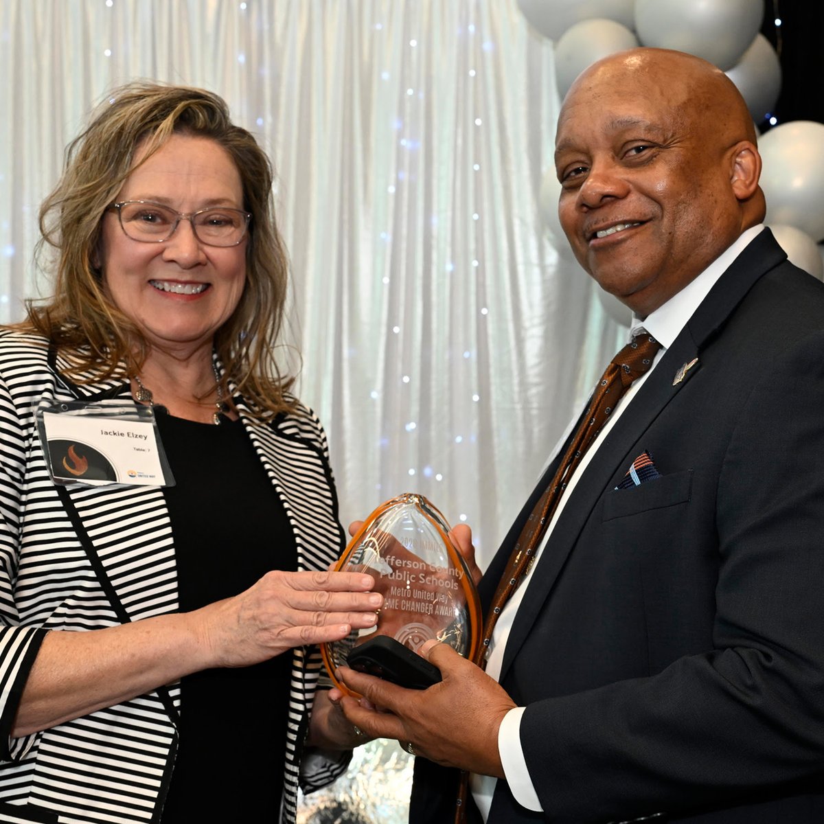 JCPSKY's tweet photo. 🎉 GAMECHANGER AWARD | @JCPSSuper was honored to accept the @MetroUnitedWay Gamechanger Award on behalf of JCPS this week at the organization's seventh annual Community Impact Awards, also known as the "Immies."

Presented by Old National Bank, the Immies event celebrates the great work done to help kids thrive, households grow stronger, and ensure our community is more equitable! #WeAreJCPS