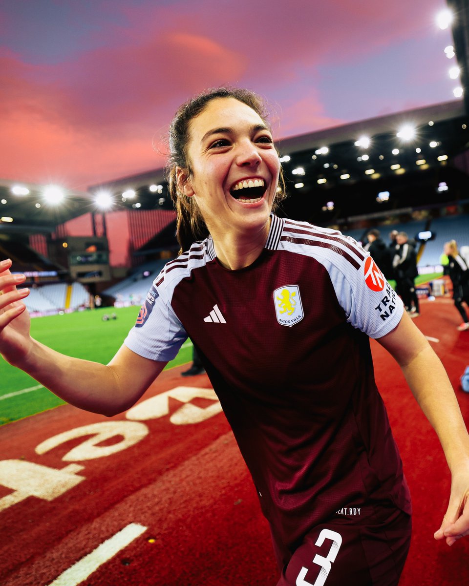 AVWFCOfficial's tweet photo. ...super Paula Tomàs 🎶💜 https://t.co/IR1JFEJmqK
