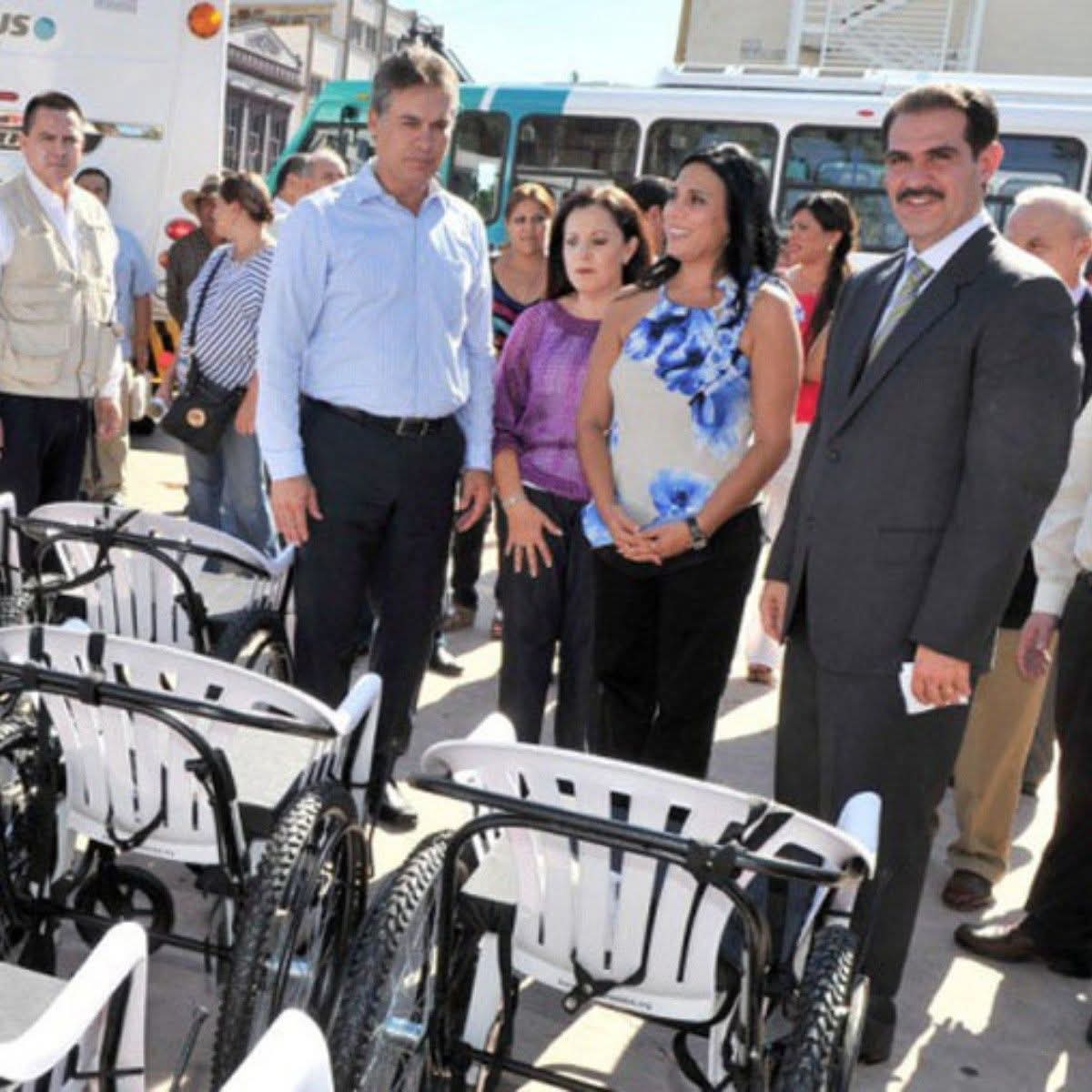 JamesBond4T25's tweet image. La supuesta ayuda que daba @AccionNacional para los discapacitados,unas sillas para mesa con llantas #Michelin 
Jajaja 😅😂🤣🤣 
Pasados de verga ‼️ 
Con los los robos de los #PANdejos y todavía hay gente pendeja deresimia que los defienden y quedan exhibidos y ridiculizados‼️RT