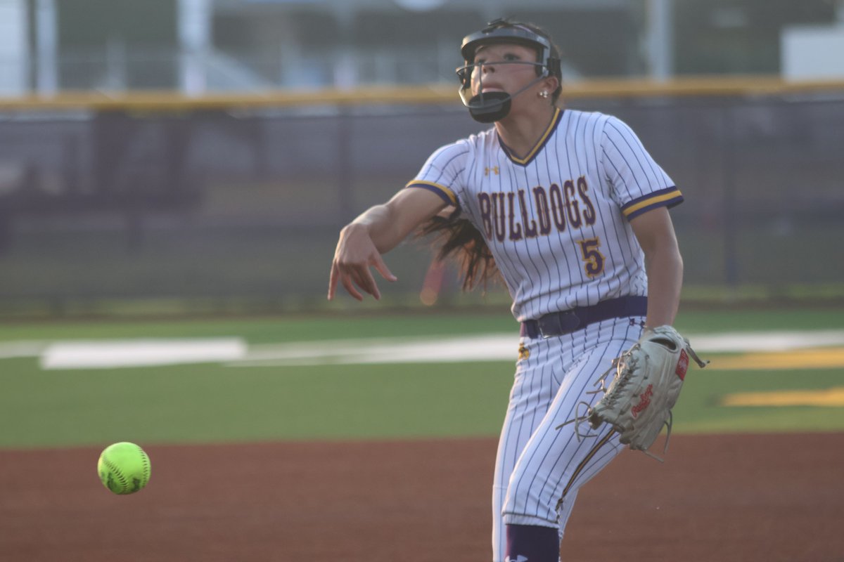 ANJournal_RGV's tweet photo. The softball squad over at @McallenHigh pulled off a stunner against Brownsville Pace on Thursday. Both are set to play again tonight. #McAllen #Softball #playoffs #UIL 🥎

🔻Check out the coverage here:

https://t.co/sbptkYLwIP

📸Story &amp; Photos by: @PJHernandez_ https://t.co/3fVwLf5J6O