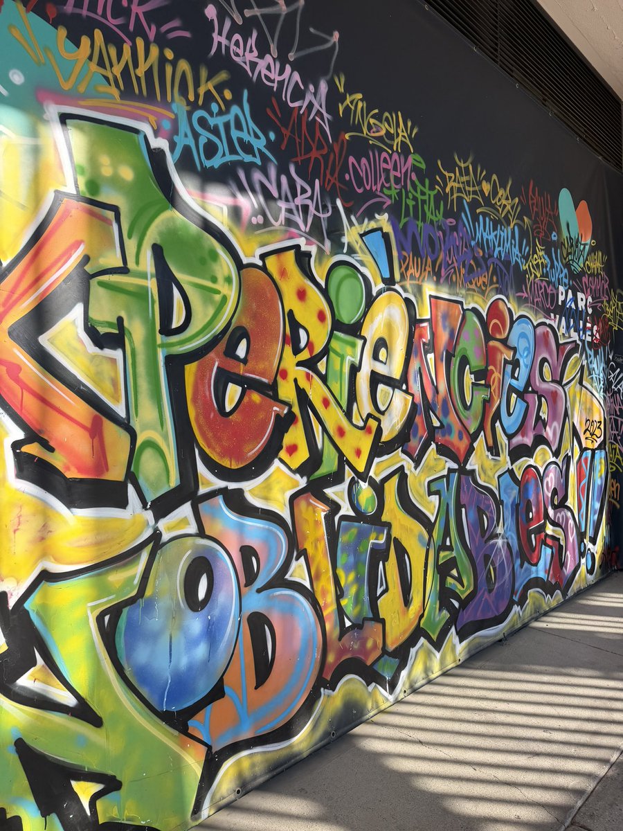 joaquinpuig1's tweet photo. Street art in Barcelona https://t.co/jUPF4Uo3Sp