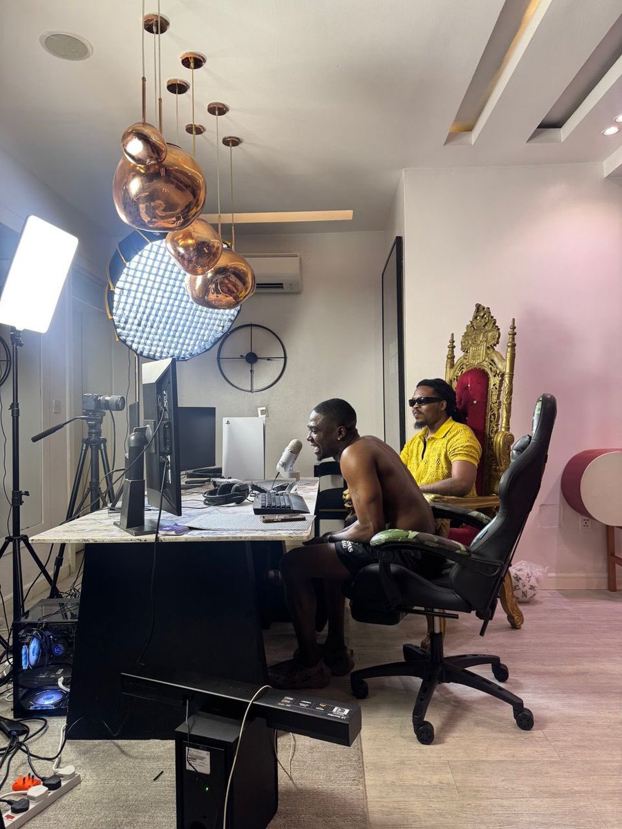 Val_Gadget's tweet photo. I’m trying to study the pattern since I follow streams for 1 year now 

Why did shank not have people in his studio 

If Olamide go cater own it will be more engaging 

But shank change that 2026 you need to put people on Love it Dowat and DMT ❤️

I love em both , they are creative 

Is kolu the magic 😂😂😂

Kolu is the outlier 

30BG FAN BASE 

Competition for creative fit make you run mad !

For Dell is straight forward 😂😂

You can’t sell it better than me

Creative hard sha

If you like my analysis buy gears from me