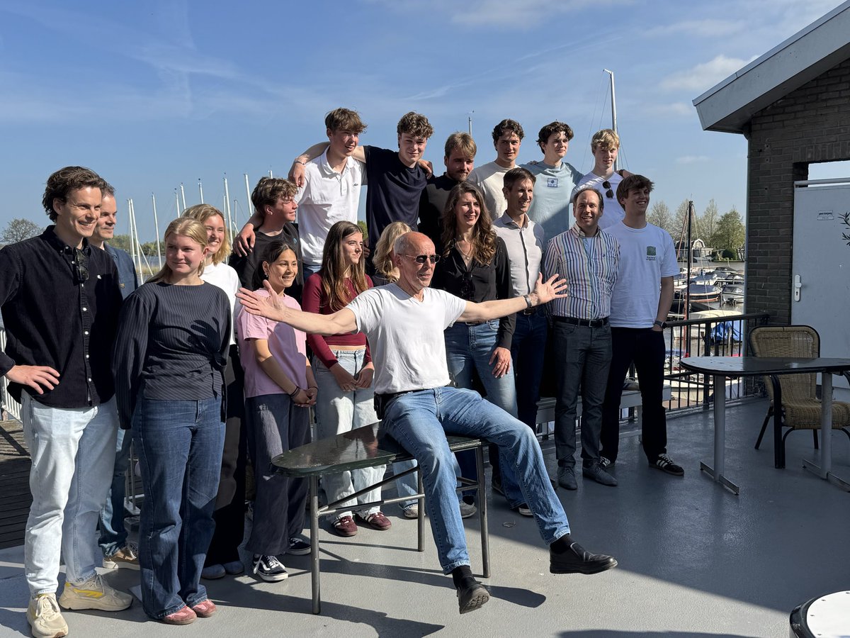 In #Waddinxveen is door <a href="/EvertJanNieuwe1/">Evert-Jan Nieuwenhuis</a>  vandaag de KO ‘Ridder in de Orde van Oranje Nassau’  uitgereikt aan #ToineVergroesen. Roeier, coach van #jeugdroeiers <a href="/gouda72692/">Roei-en Zeilvereniging Gouda</a> . 
Feest ‘s middags in de sociëteit #RZVG <a href="/gem_BR/">Bodegraven-Reeuwijk</a> <a href="/GemeenteGouda/">Gemeente Gouda</a> #KNRB #roeien #watersport