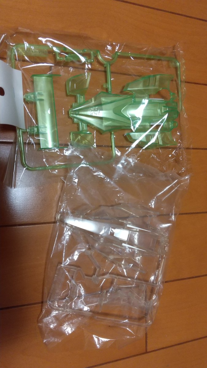 umiushinoyakata's tweet image. 日本国内未発売のキットやパーツが使用禁止
ということは
1,2枚目 タミヤ公式イベント会場で販売されたことがあるが、『発売』ではないのでグレー？
3,4枚目 国内でわりと出回ったものではあるが発売・販売実績がないのでNG？
・・・どないせいと
 #mini4wd #ミニ四駆