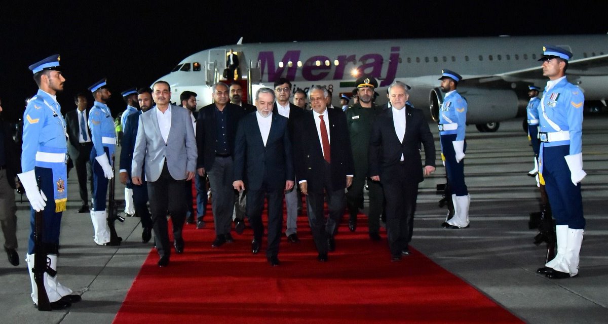 omar_quraishi's tweet photo. The pic on the left has been widely circulated on social media as showing the arrival of Iranian Foreign Minister Abbas Araghchi in Islamabad on Friday night - even some accounts of Iranian consulates have tweeted this pic 

It’s an older pic - the correct pic is on the right 

The foreign minister was received at the airport by Foreign Minister Ishaq Dar and Army Chief Field Marshal Asim Munir