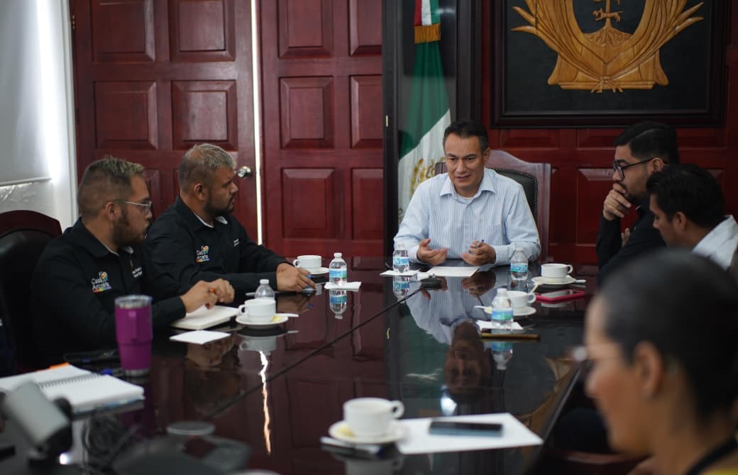 SSDurango's tweet image. A fin de colaborar, fortalecer el sentido humano y el respeto de los derechos humanos, el Secretario de Salud, Moisés Nájera Torres se reunión con el dirigente de la Comunidad #LGBT,  Tadeo Campagne y los titulares de la COPRISED, CAPASIT y la Dirección de Salud Pública de la SSD