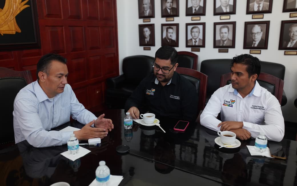 SSDurango's tweet image. A fin de colaborar, fortalecer el sentido humano y el respeto de los derechos humanos, el Secretario de Salud, Moisés Nájera Torres se reunión con el dirigente de la Comunidad #LGBT,  Tadeo Campagne y los titulares de la COPRISED, CAPASIT y la Dirección de Salud Pública de la SSD