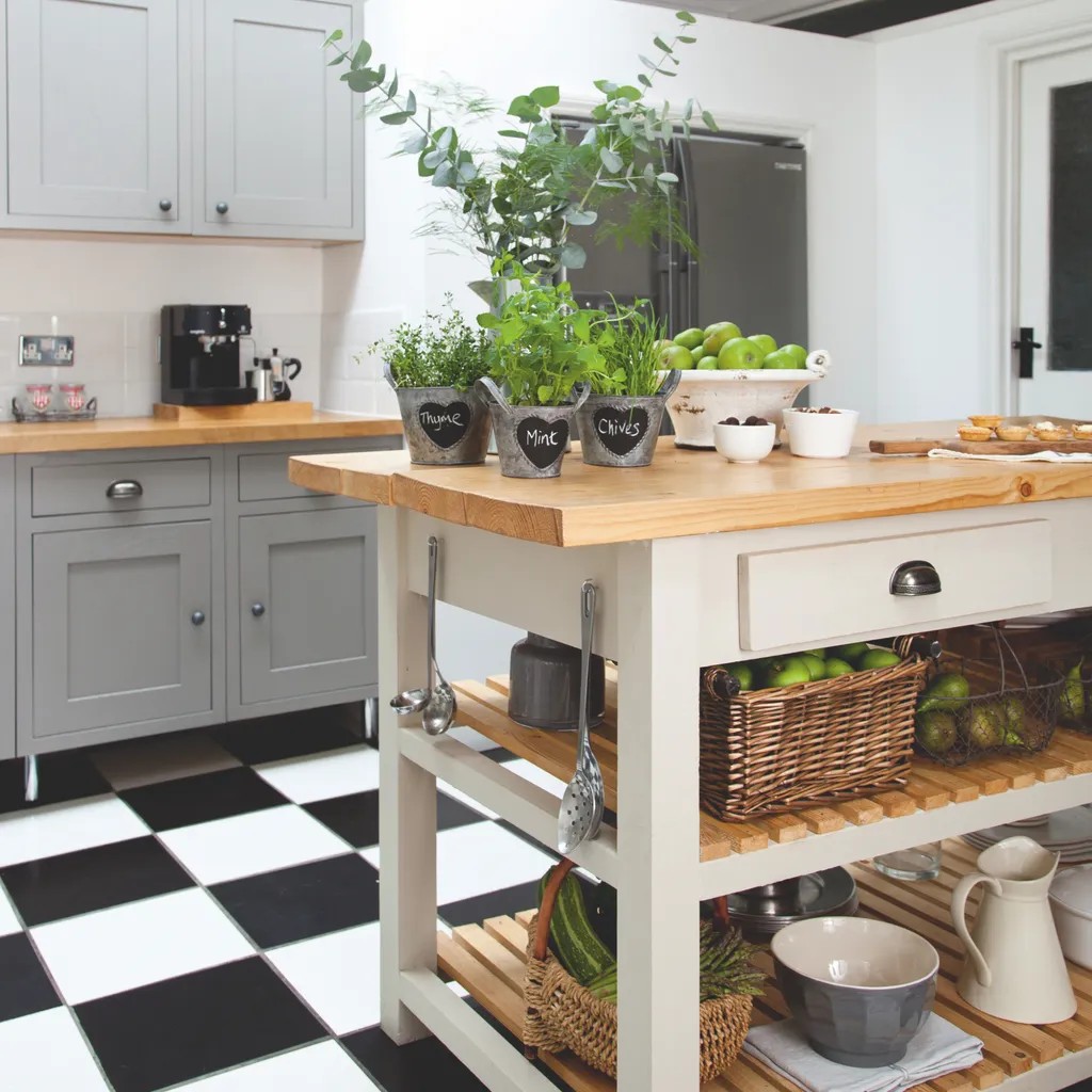 JHicks_HomePro's tweet image. Storage is essential on a micro island, rather than deep drawers &amp;amp; cupboards often featured on island, open shelving helps create storage &amp;amp; adds light to a space. Kitchen &amp;amp; Bath Remodeler#dogoodwork #kitchendesign #kitchen #bathroom #homeimprovement #home #remodeling #remodel