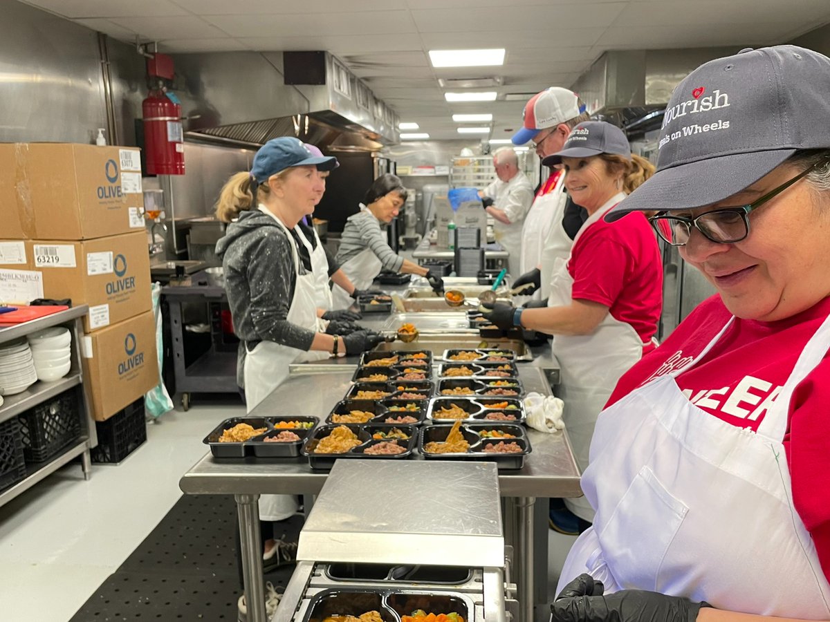 ArapahoeCounty's tweet image. From trail clean-up to meal preparation, Arapahoe County employees traded professional roles for volunteer work during the County’s first #DaysOfService volunteer week, April 16–23. Volunteers created tangible local impact by partnering with 11 nonprofits. arapahoeco.gov/news_detail_T1…