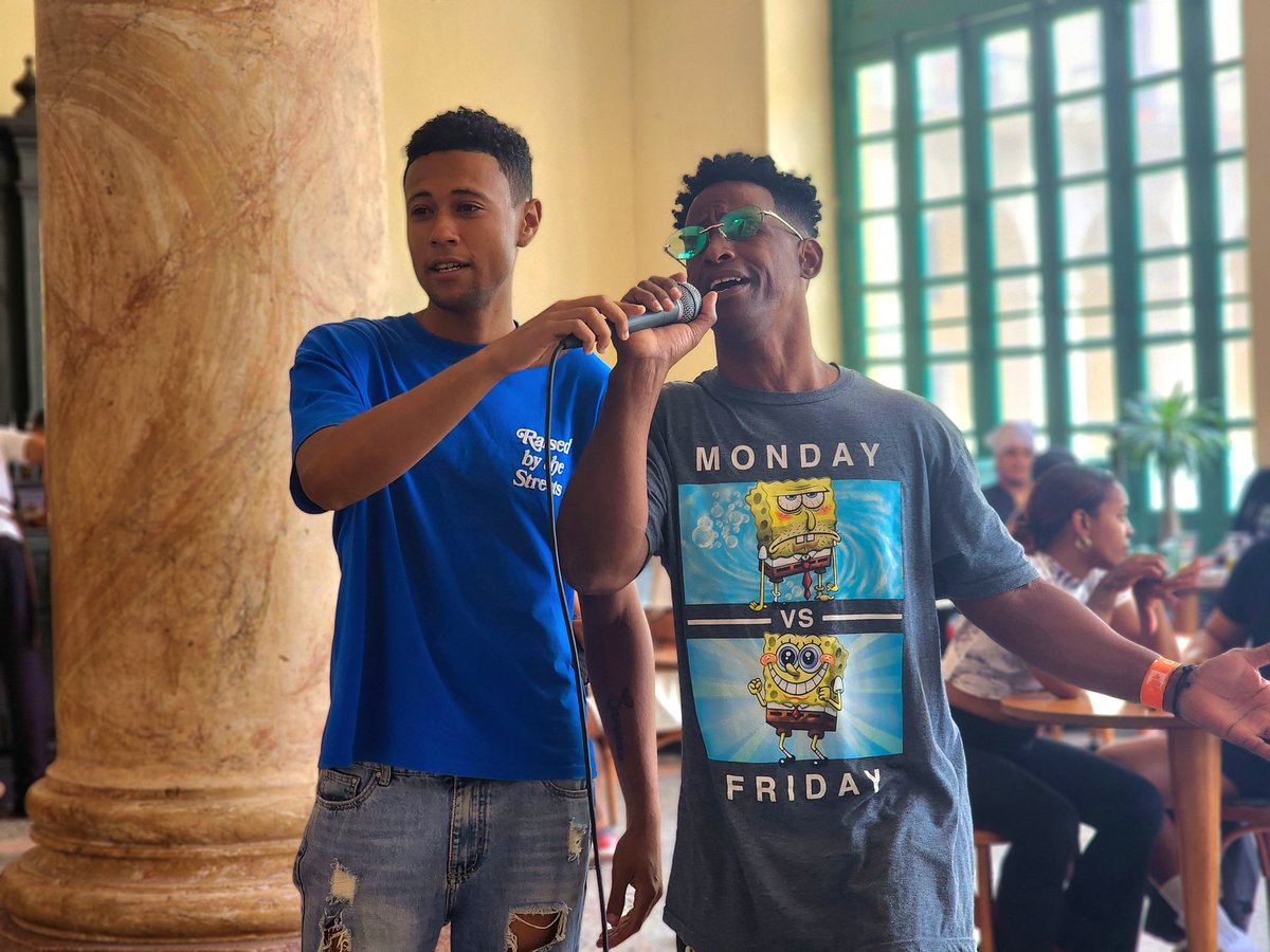 hotelevelasco's tweet photo. 🇨🇺🎤 Otra tarde de Día Cubano llena de música y participación. Voces que se sumaron al karaoke y momentos para disfrutar entre todos. ✨

#hotelevelascolouvre #eldestinoerestu #CubanacanHoteles #Matanzas #Cuba #hotelencanto #hotel #DíaCubano #ClientesFelices https://t.co/uxwOm2ERUy