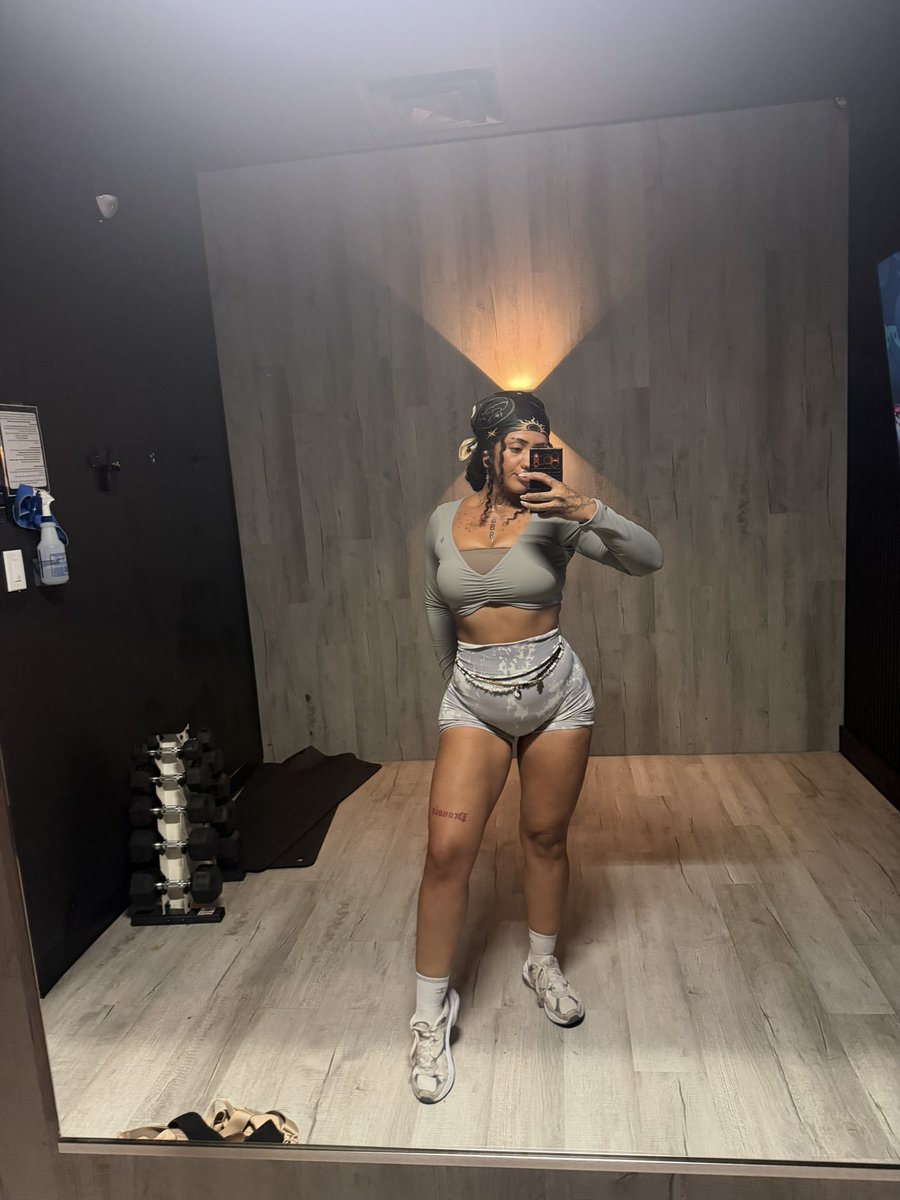 𝑨𝒔𝒕𝒓𝒂𝒆𝒂 ִֶָ.࣪ ִֶָ☾.⋆. ִֶָ.࣪ findom tweet media