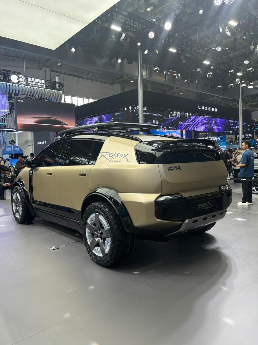 SportMotorMag's tweet photo. سيارة ROBOX من iCar 🚀
سيارة اختبارية من معرض بكين 2026 بتصميم صندوقي جريء وتقنيات ذكاء اصطناعي متقدمة 🤖⚡
منصة i-SWIFT 3.0 + شحن سريع + دعم بطاريات الحالة الصلبة مستقبلًا
#iCar #ROBOX #معرض_بكين_2026 #السيارات_الكهربائية
@iCAURSaudi https://t.co/4UzEMoau3T