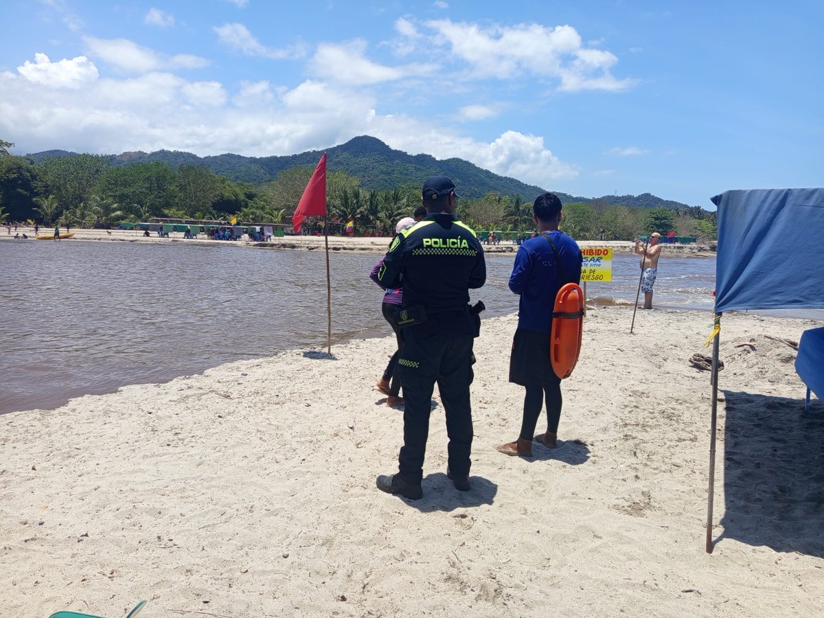 ProteccionPonal's tweet photo. En #LaGuajira, realizamos jornada de prevención dirigida a turistas y establecimientos de hospedaje 🏖️👮‍♀️

Durante la actividad, se socializó el horario de la playa, se verificó la documentación de los establecimientos, promoviendo un turismo responsable y seguros para todos ✨ https://t.co/N4k4d4TdG3