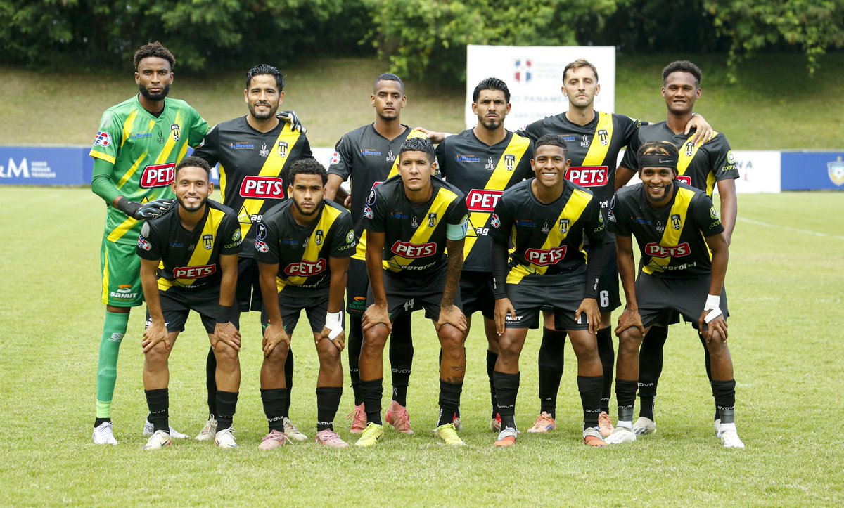 mocafcc's tweet photo. ¡ARRANCA EL PARTIDO!
Rueda el balón en San Cristobal🖤💛
.
.
.
#mocafc #aurinegros #liguillaldf2026 https://t.co/wmLNOHvcYb