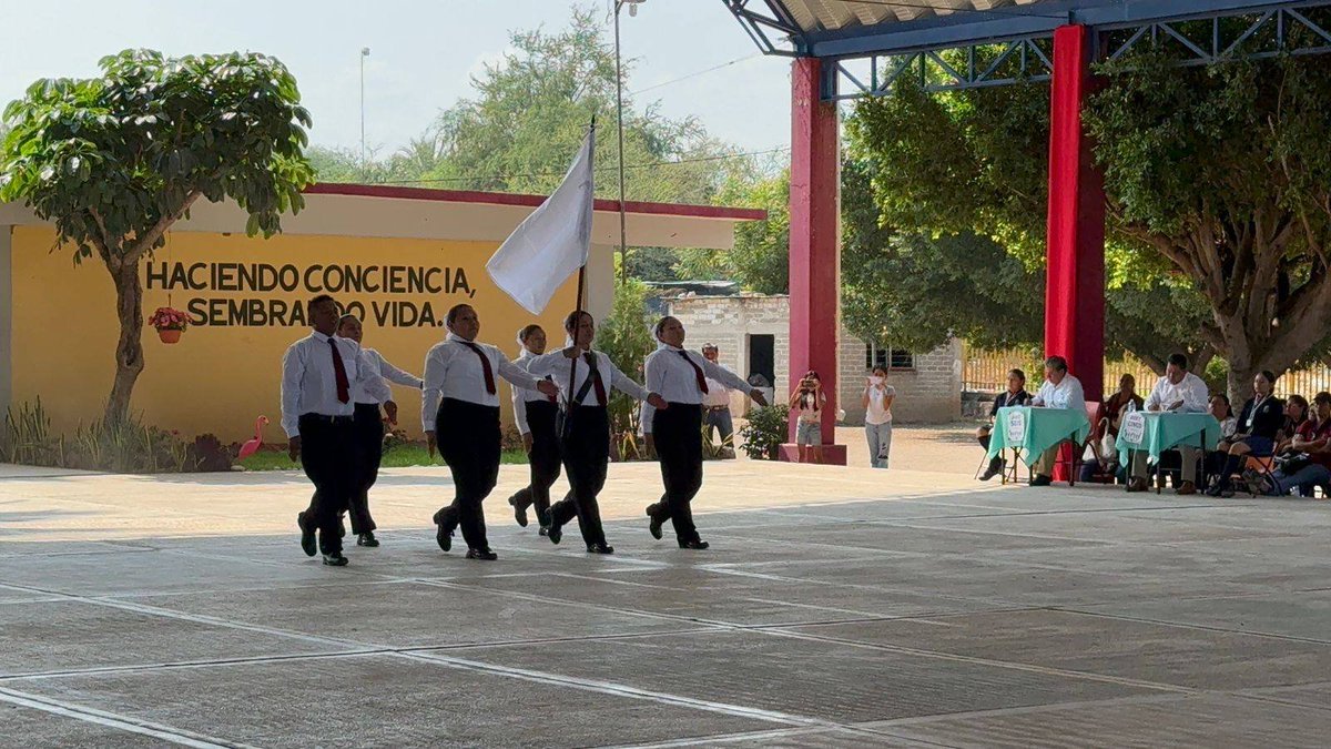 DrBrasilAcosta's tweet image. Quiero reconocer el esfuerzo de los padres de familia de la escuela primaria Leona Vicario, por obtener el primer lugar en el #concurso de #escoltas, etapa regional.📚🇲🇽👏