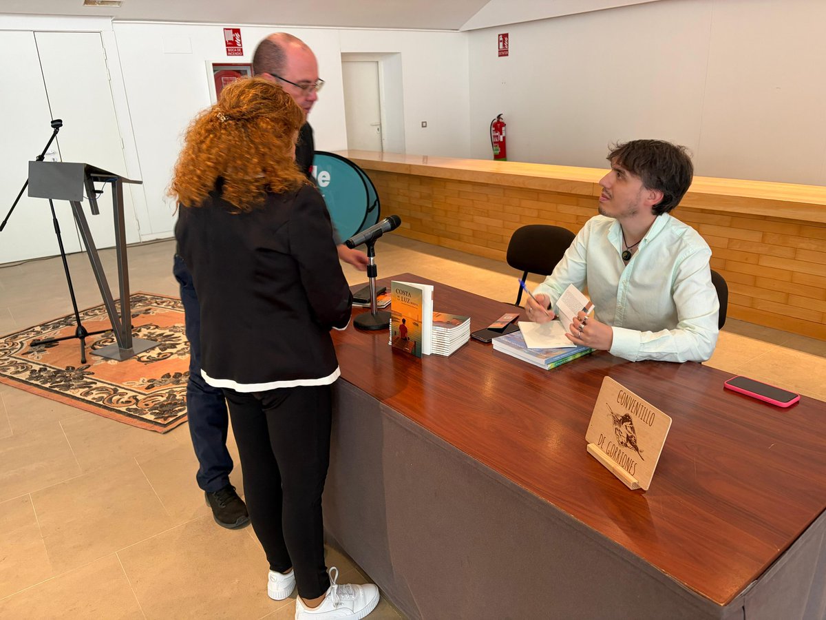 elatipicoficial's tweet image. But it's a long long way
up that hill
past all the dead grass
and the thoughts that could kill
It's a long long way up from hell
But I, I am getting well.

Even if I still need help,
I am getting well.
Even if it's hard to tell,
I am getting well.»

#CostaDeLaLuz #Huelva