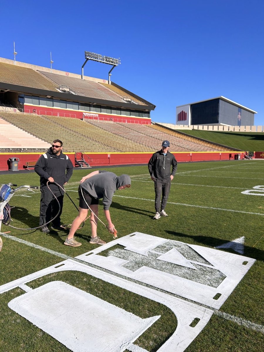 Cy’s Turf tweet media