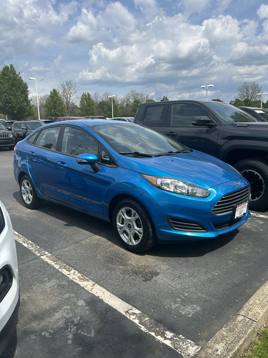 Traceylbaustin's tweet image. 2015 Ford Fiesta SE 
Great starter car super clean non smoker. Back up camera, heated seats, keyless entry, cruise, alloys, only 43,418 miles $8,000 55111TT 
Traceythecarlady 614-207-0335 Ganley Toyota Akron, Ohio 
#fordfiesta #fyp #cars