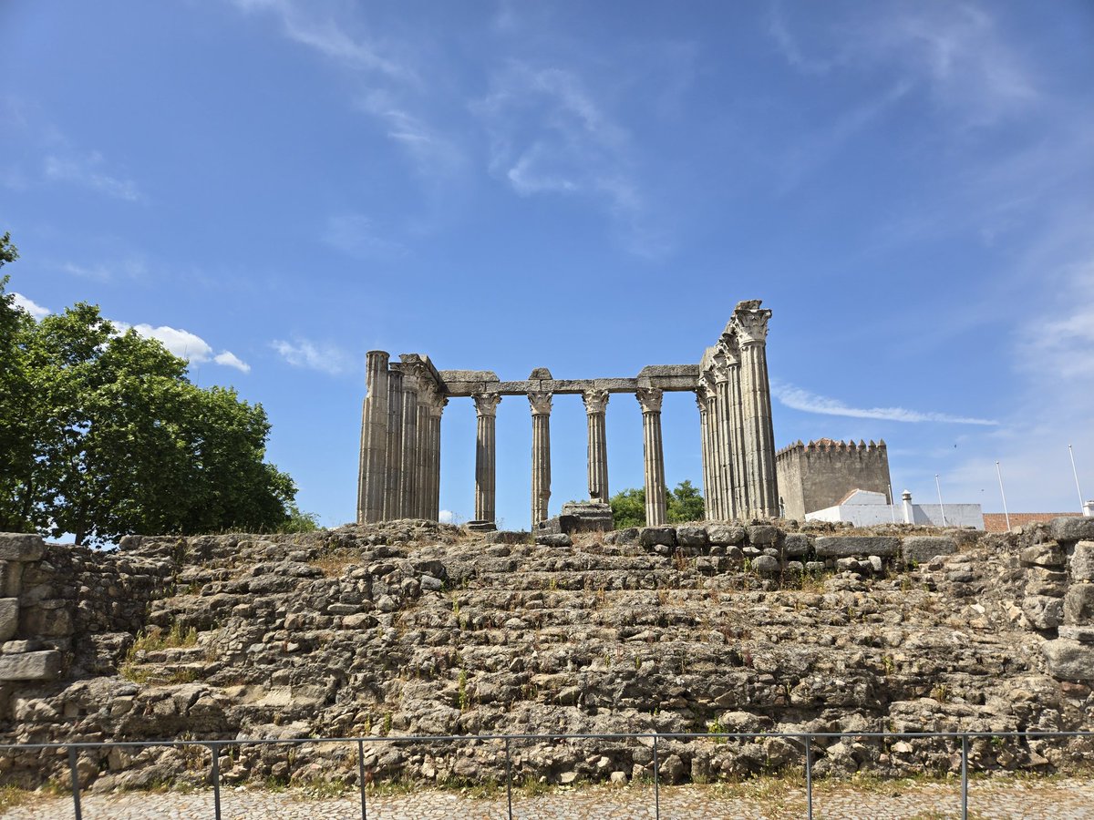 SantiagoWeek13's tweet image. Night and Day

Roman Temple
Evora, Portugal 
1st Century AD

This was being built when
Christ walked the earth

#History #FridayVibes