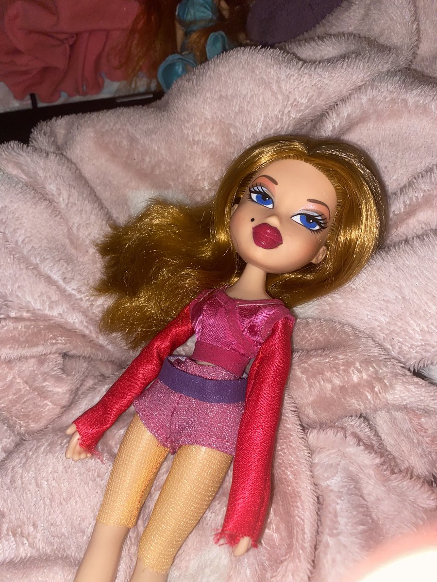 cheriesversion's tweet image. Those sleeves are a bit stiff 😭 #bratz #madonna #bratzcustom #COADF #confessionsII #M15