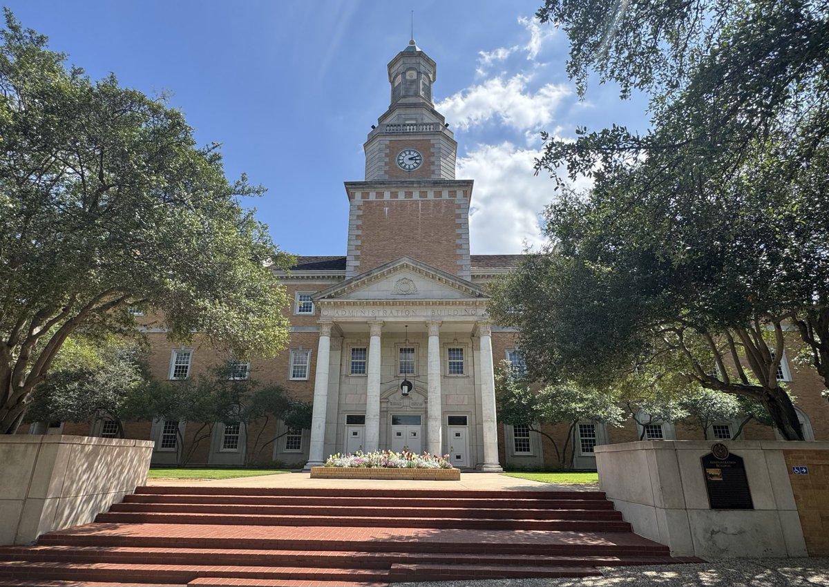 jimcoll's tweet image. Another beautiful day in Denton, America. ￼￼🇺🇸 #GMG