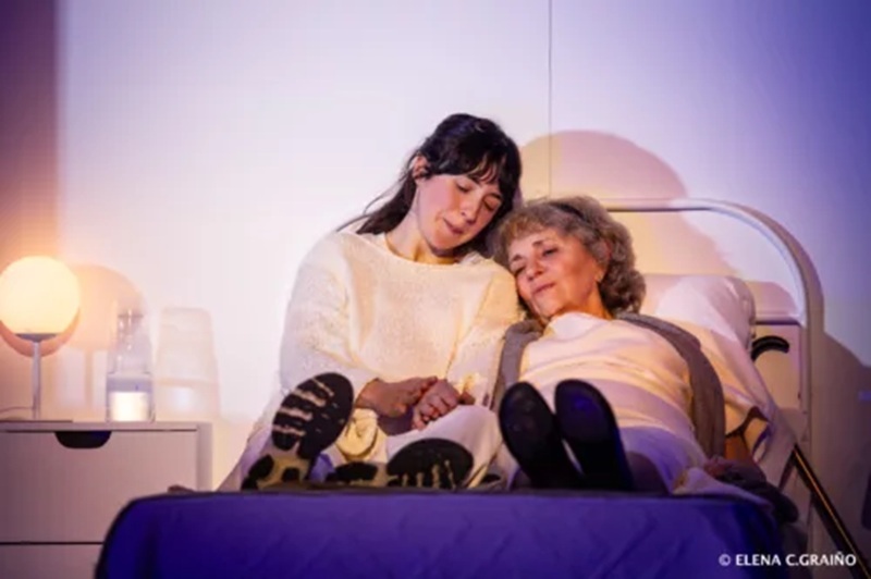 Todoliteratura's tweet image. #reseña de la obra de #teatro LAS GRATITUDES. ¿Cómo se decía? ¡Gracias! Por Alberto Morate. En el @teatroabadia @albertomorate @Todoliteraturas @Joliaga 
todoliteratura.es/noticia/62652/…