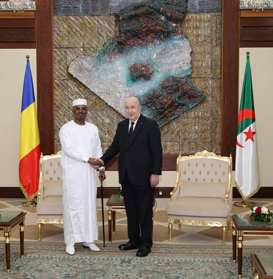 ambalgerieparis's tweet image. Visite en #Algérie 🇩🇿 du Président de la République du #Tchad 🇹🇩, Monsieur @marechalmidi, à l'invitation de Monsieur le Président de la République @TebbouneAmadjid: Communiqué conjoint⬇️

🔗facebook.com/share/p/1DFnox…

🔗aps.dz/fr/presidence-…