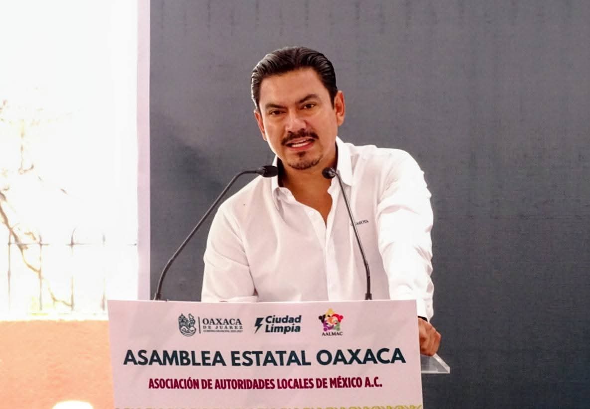 Acudí a la Asamblea Estatal de Oaxaca de la Asamblea Estatal Oaxaca (Asociación de Autoridades Locales de México A.C.), donde el Pdte. Mpal. <a href="/raychagoya/">Ray Chagoya</a>, reafirmó el compromiso de sumar esfuerzos entre los tres órdenes de gobierno para impulsar el desarrollo de nuestro municipio.