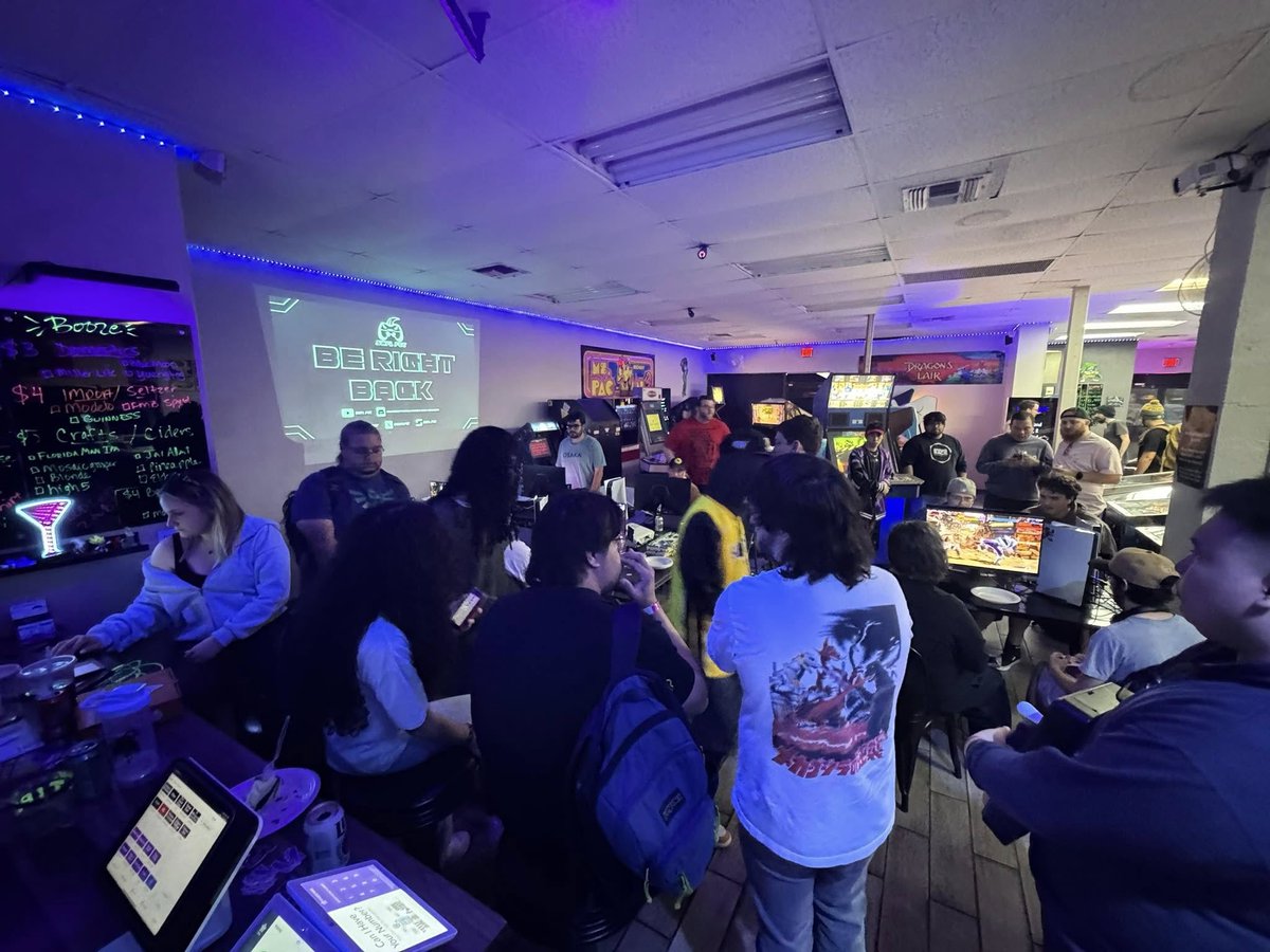 RetroZoneFan's tweet photo. Bring a friend Friday at the RetroZone Arcade 3577 Fowler St. Fort Myers. Everyone’s favorite Retro Hangout. https://t.co/klVrmxGgMl