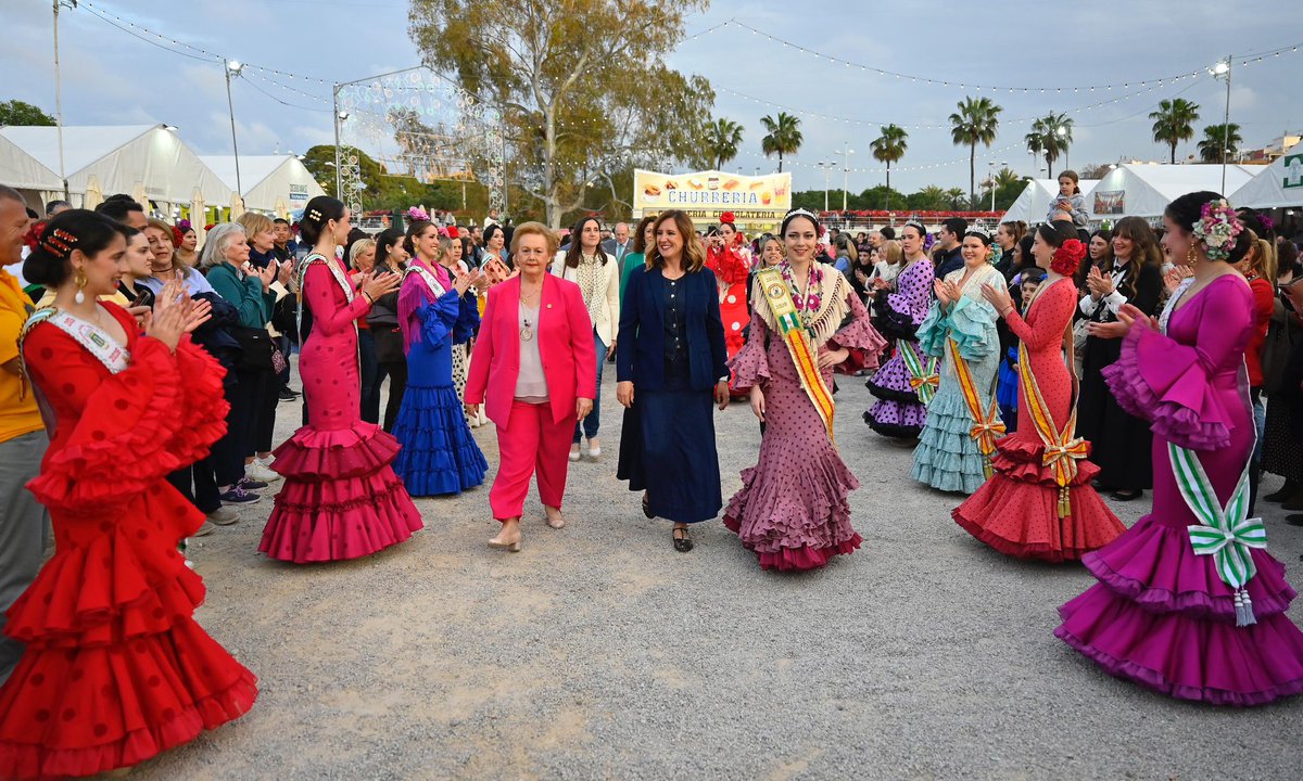 mjosecatala's tweet photo. Damos el pistoletazo de salida a la XXXII Feria Andaluza de Valencia, que llena de arte, color y emoción el Jardín del Turia.

Gracias a @feca_cv y a su presidenta, Puri Torres, por acercarnos, con tanto cariño, la esencia de Andalucía. https://t.co/OQxRhLYZRe