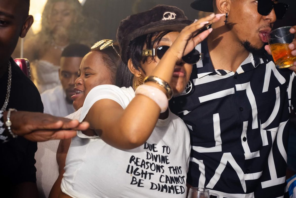 Bukusugirl's tweet image. Being weekend it's my time to focus and hype Liema like my life depends on it 😋

METROFM AWARDS X LIEMA
LIEMA DRESSED BY SOMIZI
MARKETABLE LIEMA PANTSI
#LiemaAtMetroFmAwards
#LiemaPantsi