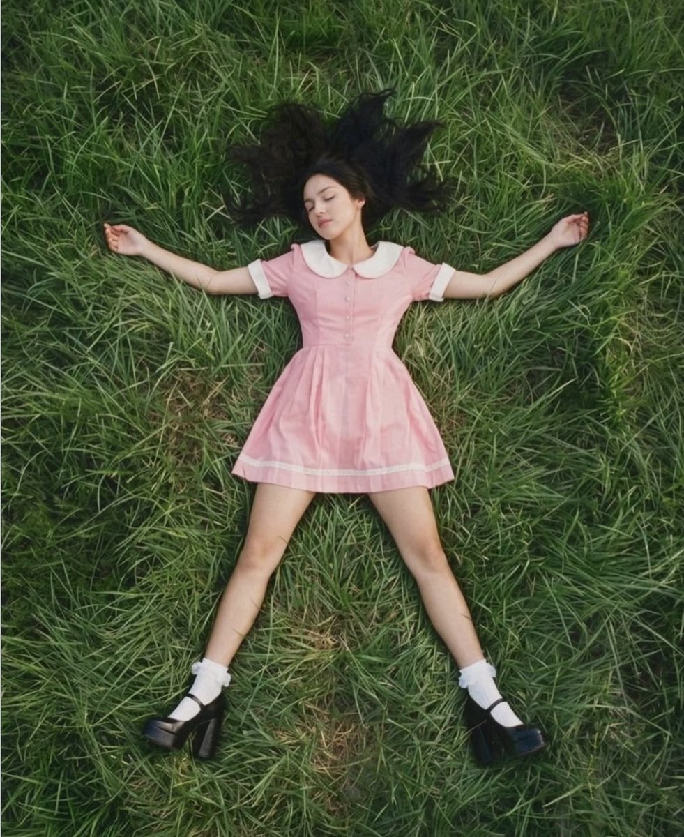 how i feel being a broke teenager in portugal that can’t get merch