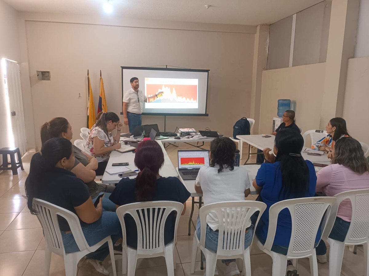 DPManabiSalud's tweet image. #ElNuevoEcuador I Para fortalecer acciones como parte de la implementación del Sistema de Comando Incidente y reducir la incidencia de casos de dengue, equipo nacional de Vigilancia y de la #OPS, actualiza conocimientos a equipo técnico y multidiciplinario de esta @DPManabiSalud