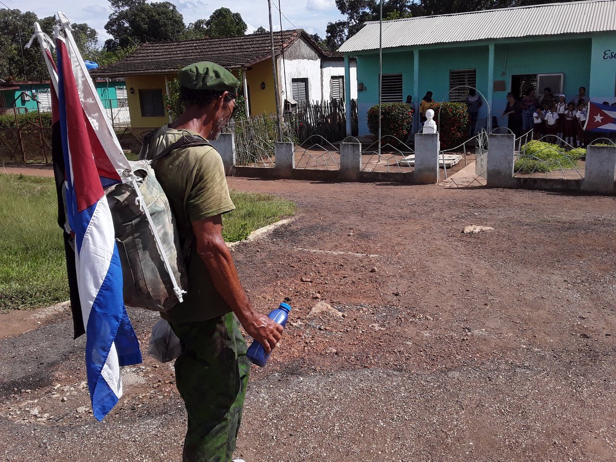 MatosNeudel's tweet photo. Con pasos firmes y seguros, decidido a dar continuidad a la Ruta de Fidel, con salida a las 5:15 am desde Santiago de Cuba llega José Luis Pérez Balart al centro Gaspar en el municipio #BaraguáPorMás #FidelPorSiempre #LatirAvileño https://t.co/omh0aucboq