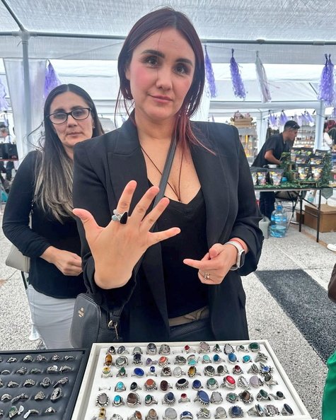 eu sempre que vejo uma loja de bijuterias (sempre saio com uns 4 ou cinco anéis